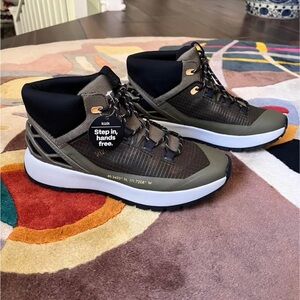 Kizik Men's Olive and Black High-Top Sneakers